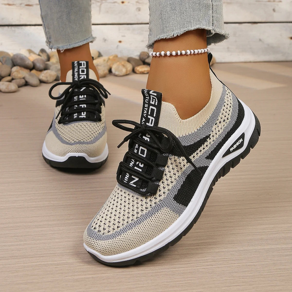 Tênis Feminino Slip-On com Amortecimento em Malha SportEase